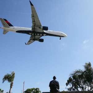 الطائرة تابعة لشركة دلتا الأميركية.