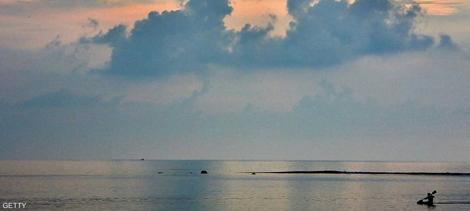 عثر صيادون محليون على الرجل الجزائري في حالة إعياء