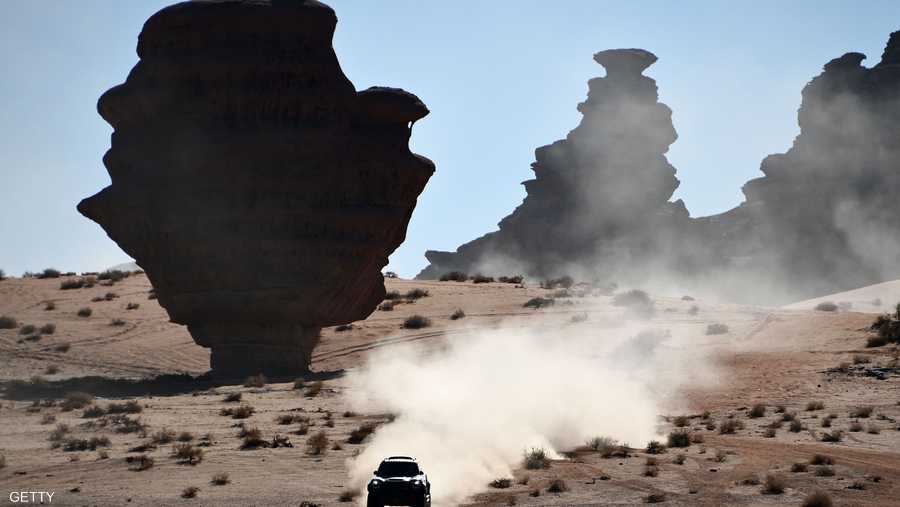 رالي داكار عبر التضاريس الفريدة والطبيعة الخلابة لصحراء السعودية
