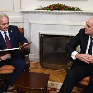 وزير خارجية اليونان مع قائد الجيش الوطني الليبي
