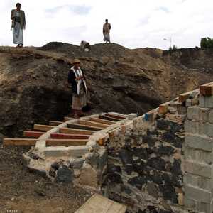 حفر الخنادق سياسة حوثية على مدار السنوات الماضية