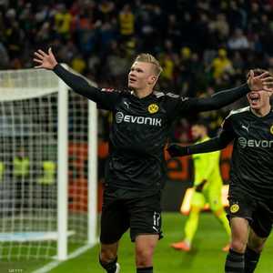 هالاند يبلغ من العمر 19 عاما