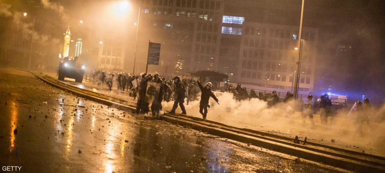 جانب من المواجهات وسط بيروت الليلة الماضية.