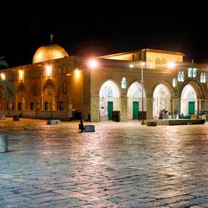 يشهد المسجد بين الحين والآخر توترات بين المصلين والشرطة.