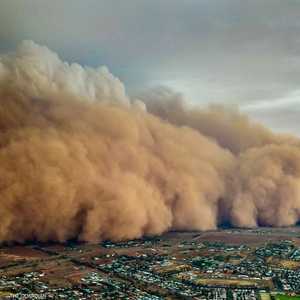لقطة من فيديو للعاصفة الرملية بواسطة طائرة مسيرة