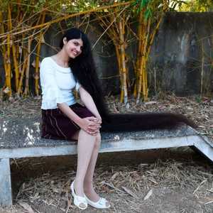 يبلغ طول شعر نيلانشي باتيل 190 سنتيمترا