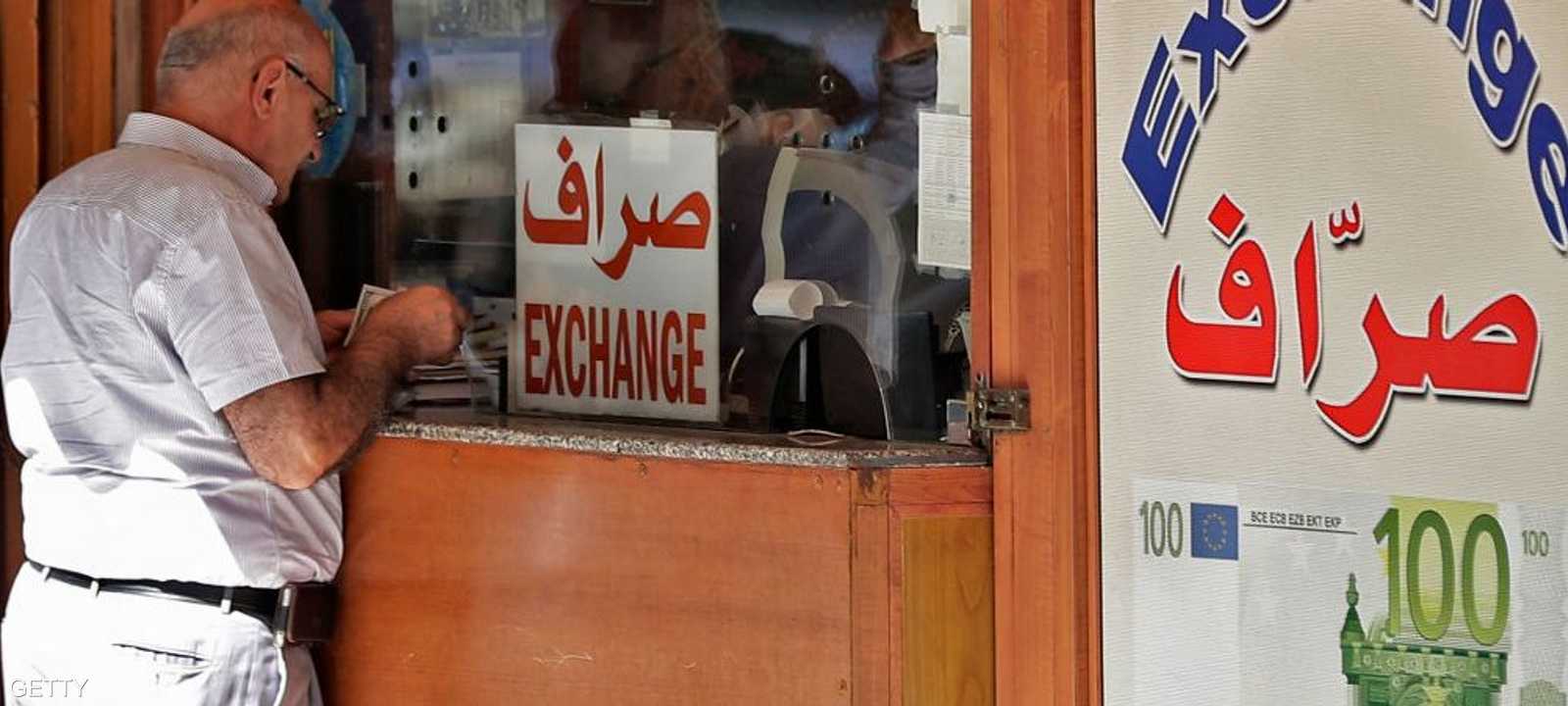 في يوليو، سجّلت الليرة اللبنانية تدهوراً قياسياً جديداً