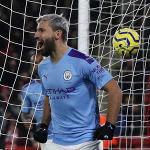 أغويرو يحتفي بتسجيل الهدف الأول