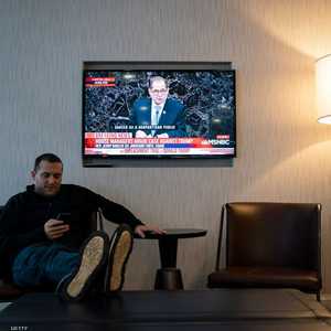 تراجع أعداد متابعي إجراءات عزل ترامب