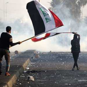 السلطات بدأت في إزالة الكتل الخرسانية من ساحة التحرير.