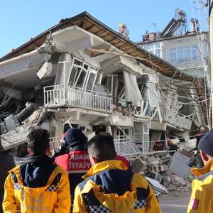 حدث الزلزال عند الساعة الثامنة و55 دقيقة مساء.