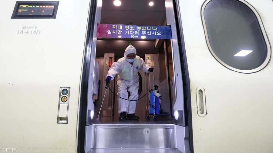 كوريا الجنوبية تقوم بتعقيم الطائرات خشية انتشار الفايروس