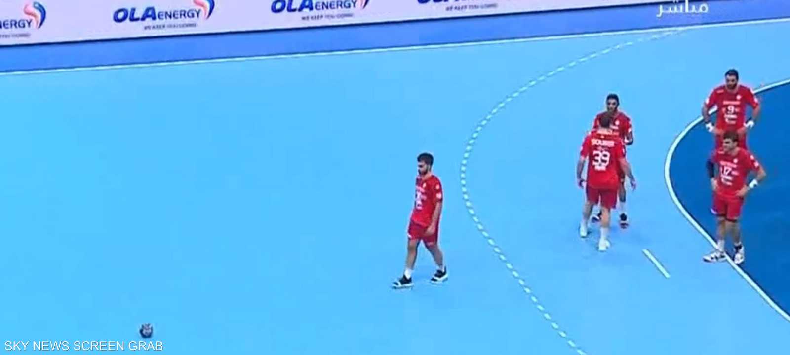 شهدت المباراة توقفا بسبب الشغب من قبل الجماهير