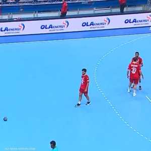 شهدت المباراة توقفا بسبب الشغب من قبل الجماهير