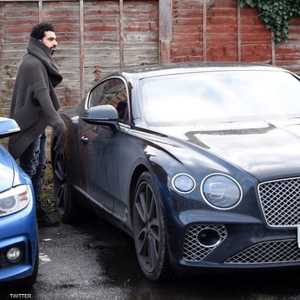 صلاح وسيارته الجديدة من نوع بينتلي