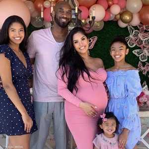 براينت وفانيسا وبناتهما