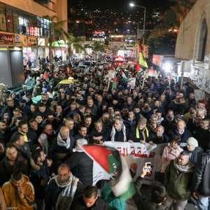 تظاهر آلاف الفلسطينيين احتجاجا على خطة ترامب للسلام.