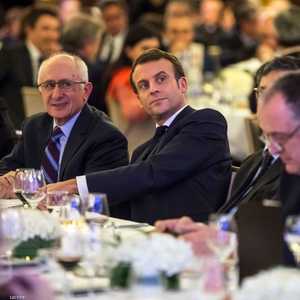 ماكرون إلى جانب المؤرخ