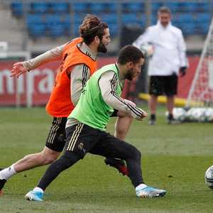 نشر ريال مدريد صور جناحه الأيمن وهو يتبادل الكرات مع زملائه.