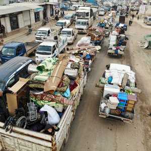 النازحون يتوجهون إلى الحدود مع تركيا.