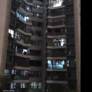 سكان ووهان في بادرة وطنية