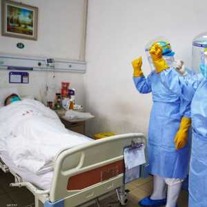 أطباء في مركز للحجر الصحي بالصين