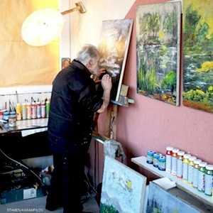 الفنان ستامين يواصل الرسم رغم إصابته بالعمى