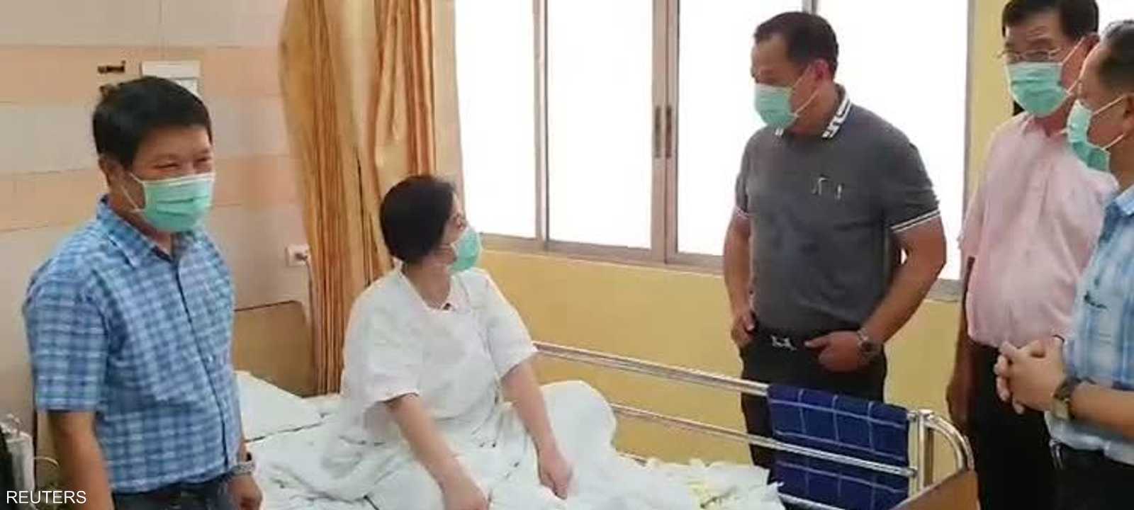 امرأة تخضع للعلاج من فيروس كورونا بأحد مستشفيات بانكوك