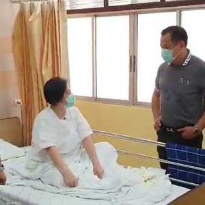 امرأة تخضع للعلاج من فيروس كورونا بأحد مستشفيات بانكوك