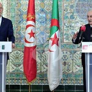 رئيسا الجزائر وتونس خلال مؤتمر صحفي