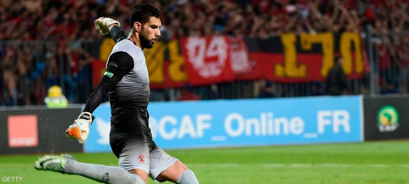 حارس مرمى الأهلي المصري شريف إكرامي