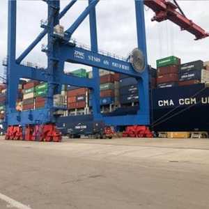 رست الباخرة الصينية في ميناء بيروت