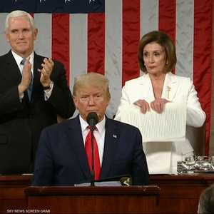 رئيسة مجلس النواب تمزق خطاب ترامب على الهواء