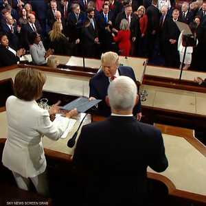 ترامب يرفض مصافحة بيلوسي