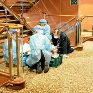 إجراءات طبية من داخل السفينة اليابانية