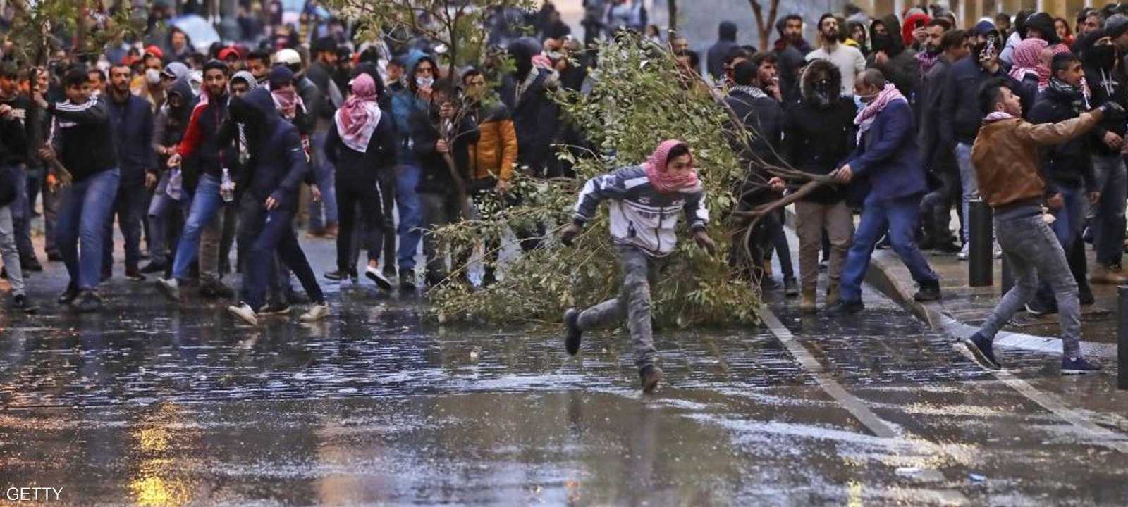 انطلق الحراك الشعبي في لبنان في أكتوبر الماضي