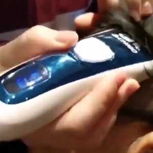 الممرضات ضحين بشعورهن من أجل مكافحة المرض