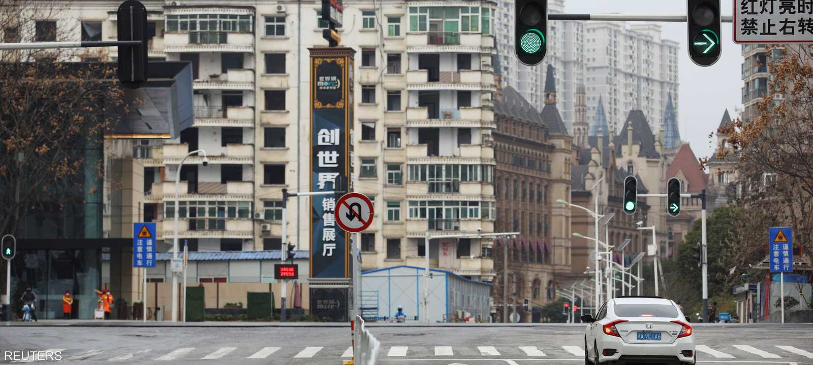 شوارع ووهان شبه خالية بسبب انتشار الفيروس