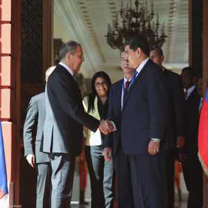 مادورو لدى استقباله لافروف