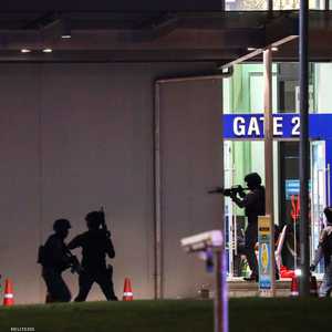 قوات الأمن اقتحمت مبنى المركز التجاري