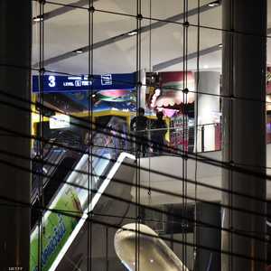 الشرطة داخل المركز التجاري