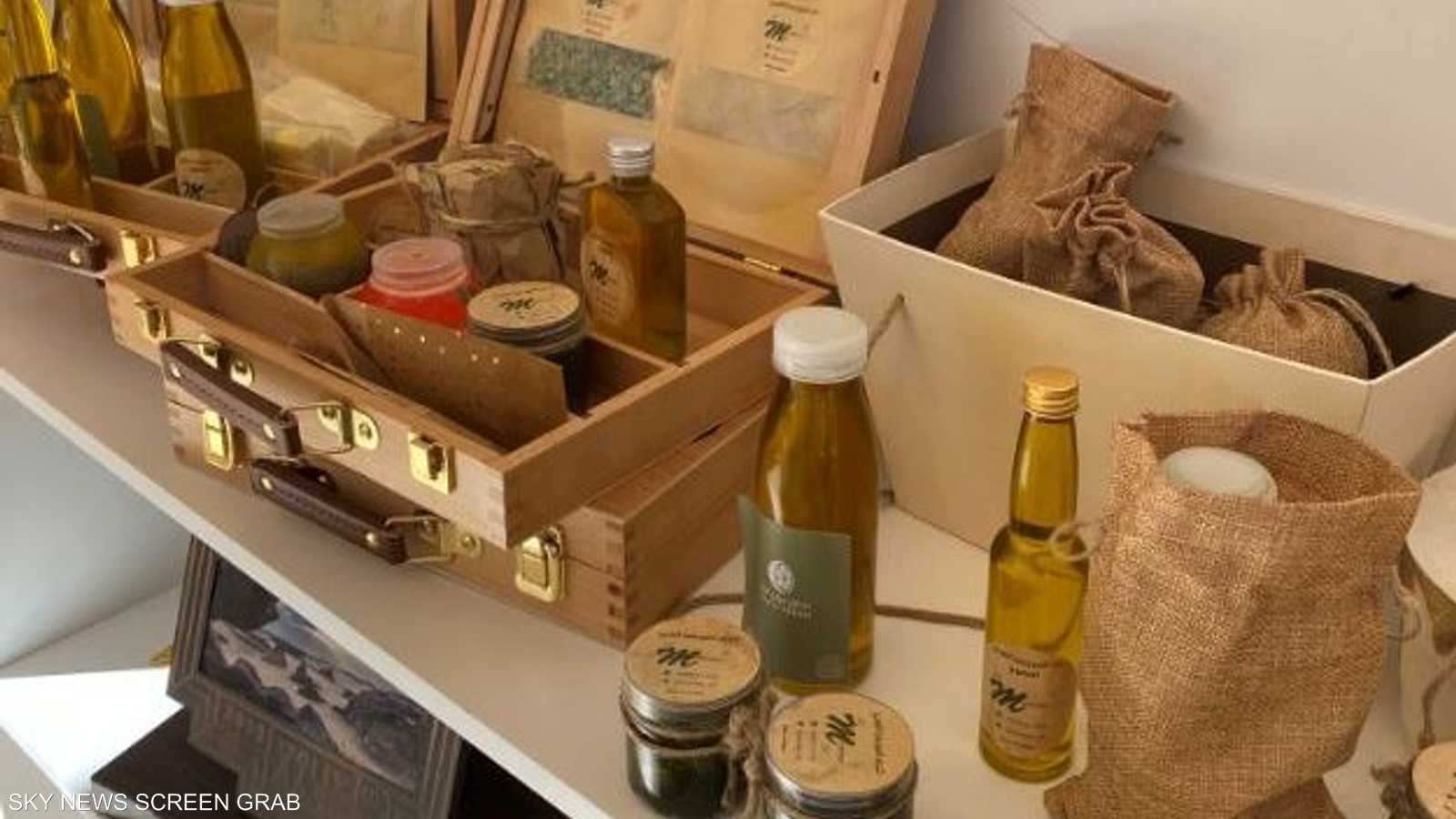 يمكن للزائرين اقتناء هدايا قيمة من أرض العلا