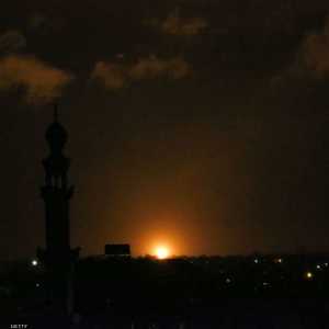 نيران تتصاعد من مدينة خان يونس إثر الضربة الإسرائيلية