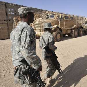 صورة أرشيفية لعنصرين من قوات "الناتو"