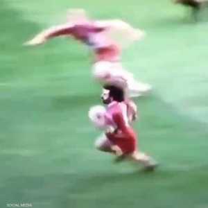 شبيه صلاح يلعب الرغبي