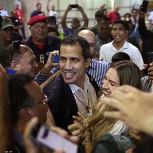 غوايدو لدى وصوله مطار كراكاس