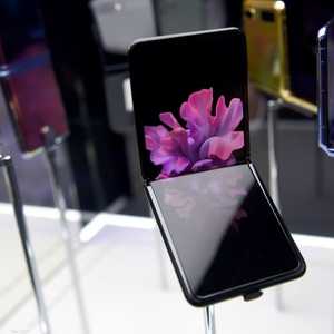 غالاكسي زد فليب