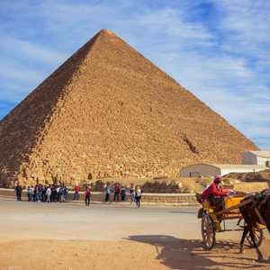 يقول سيبسون إنه لا توجد صور للهرم الأكبر قبل الأسرة الـ18.