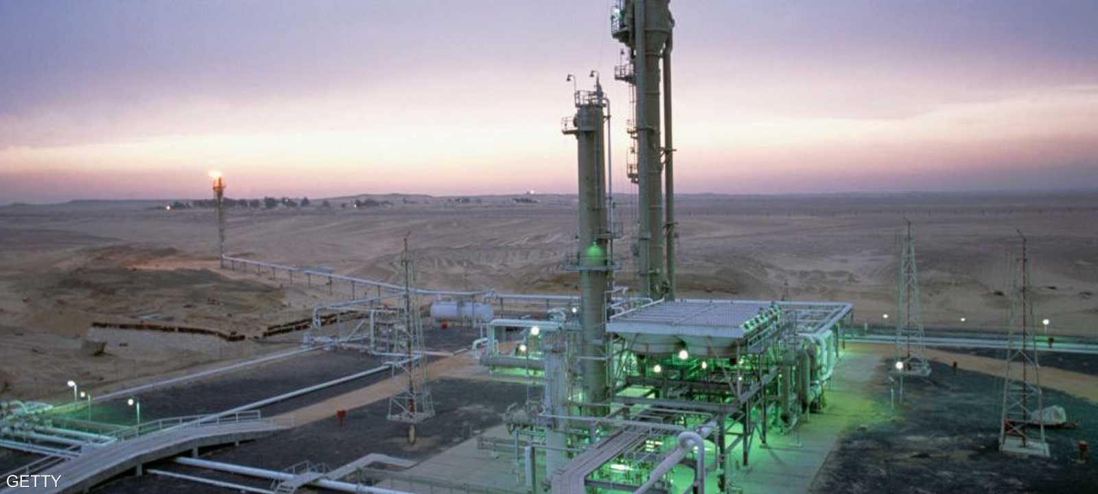 منشأة لتكرير الغاز في صحراء مصر الغربية - أرشيف