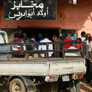 مدني تعهد بحل أزمة الخبز الحالية.